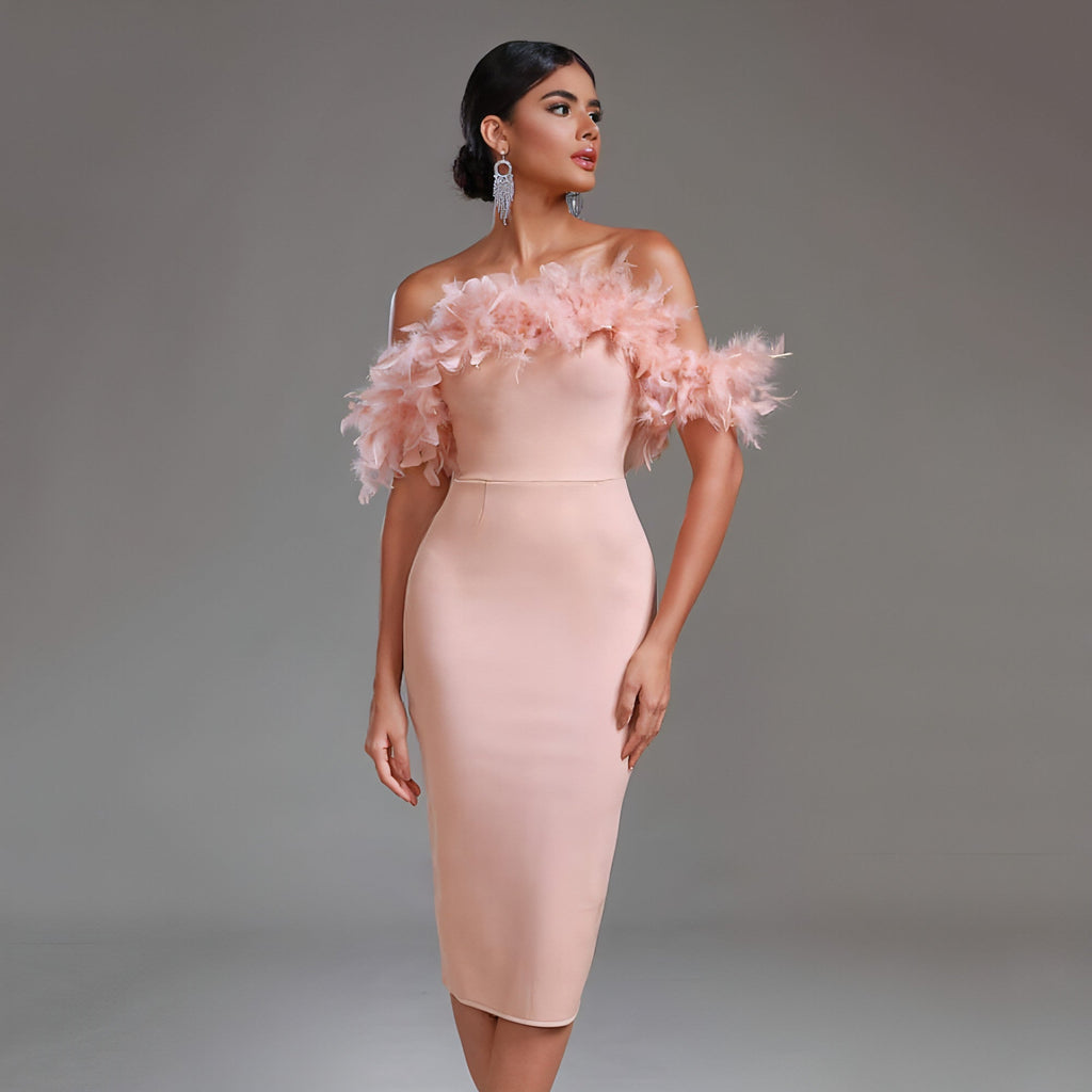 Vestido feminino com decote em V e detalhes em penas