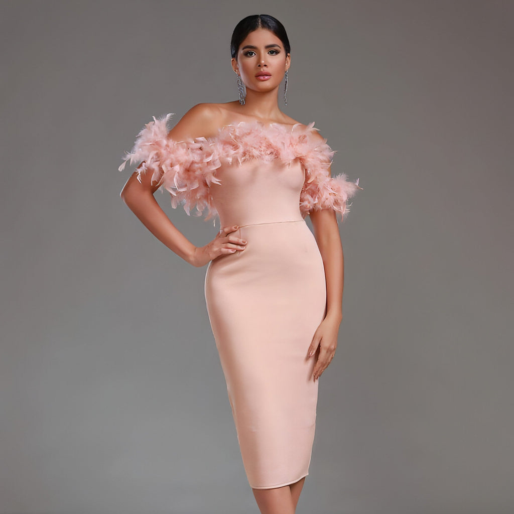 Vestido feminino com decote em V e detalhes em penas