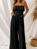 Macacão feminino moderno e elegante com ombros à mostra.